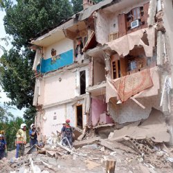 Виновные в обрушение жилого дома в Астрахани понесли наказание